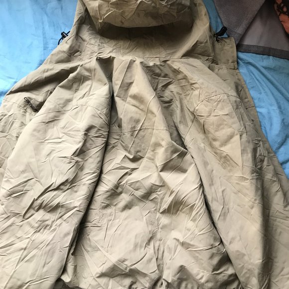 Carhartt rain jacket (Medium) - Picture 3 of 3